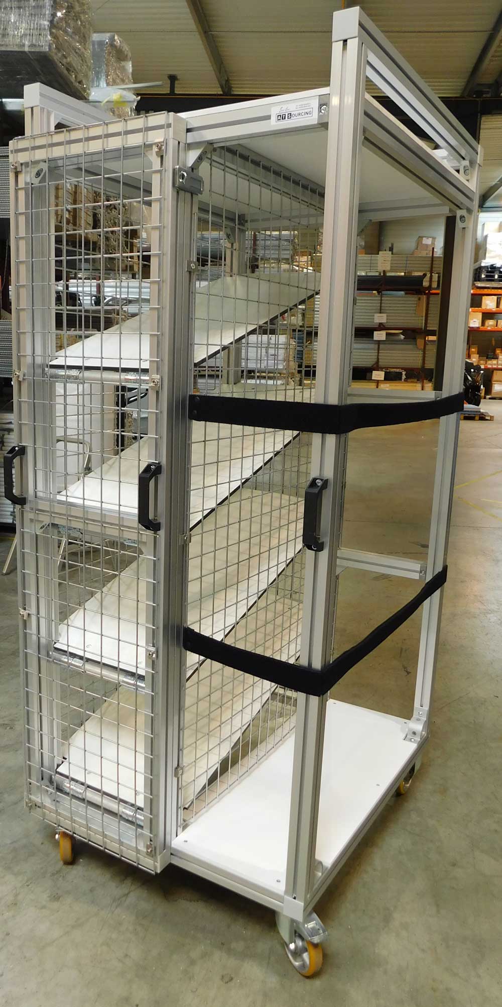 Chariot-stockage-grillage-avec-sangles