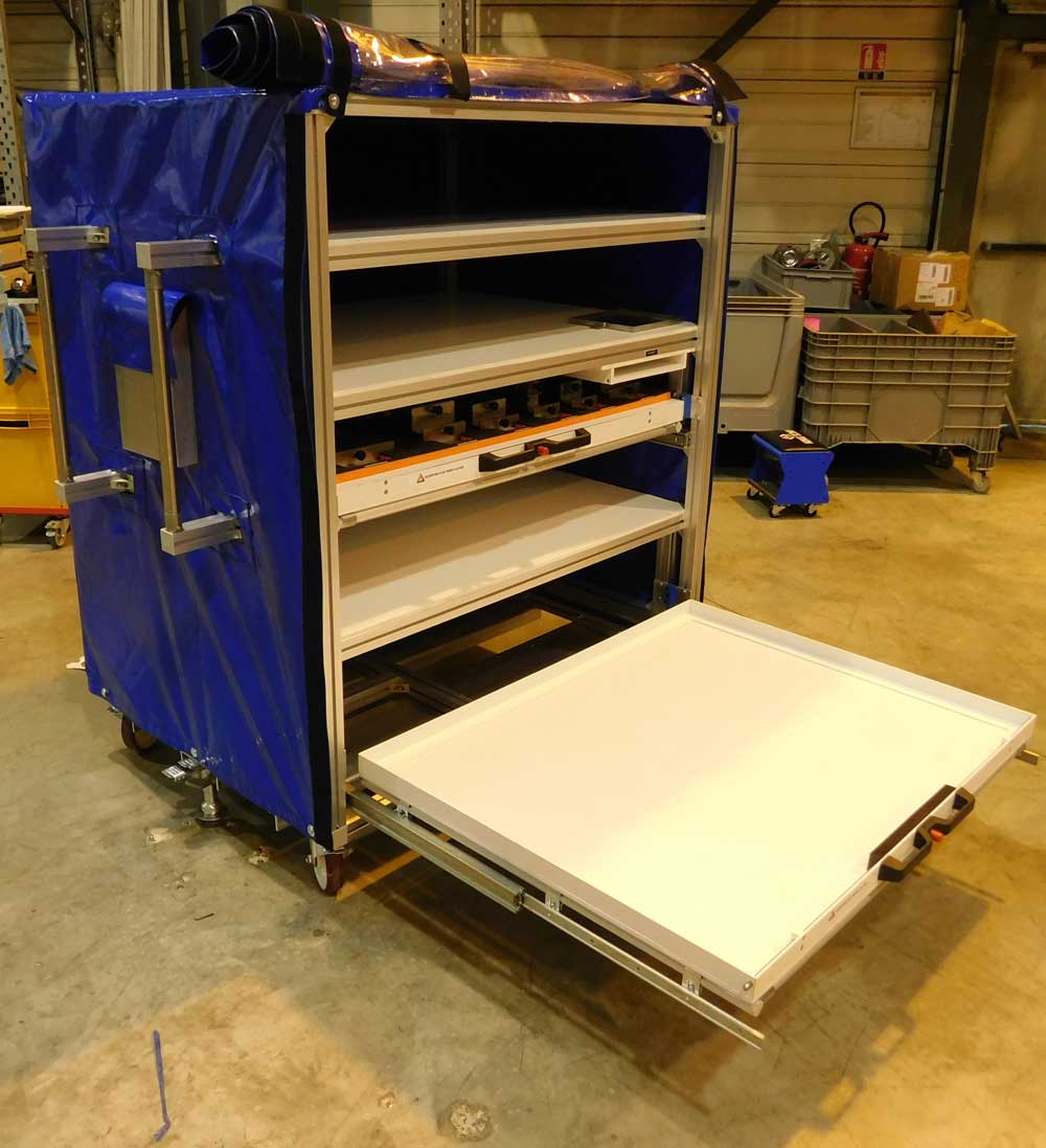 Chariot logistique sur mesure avec bâche et hublot